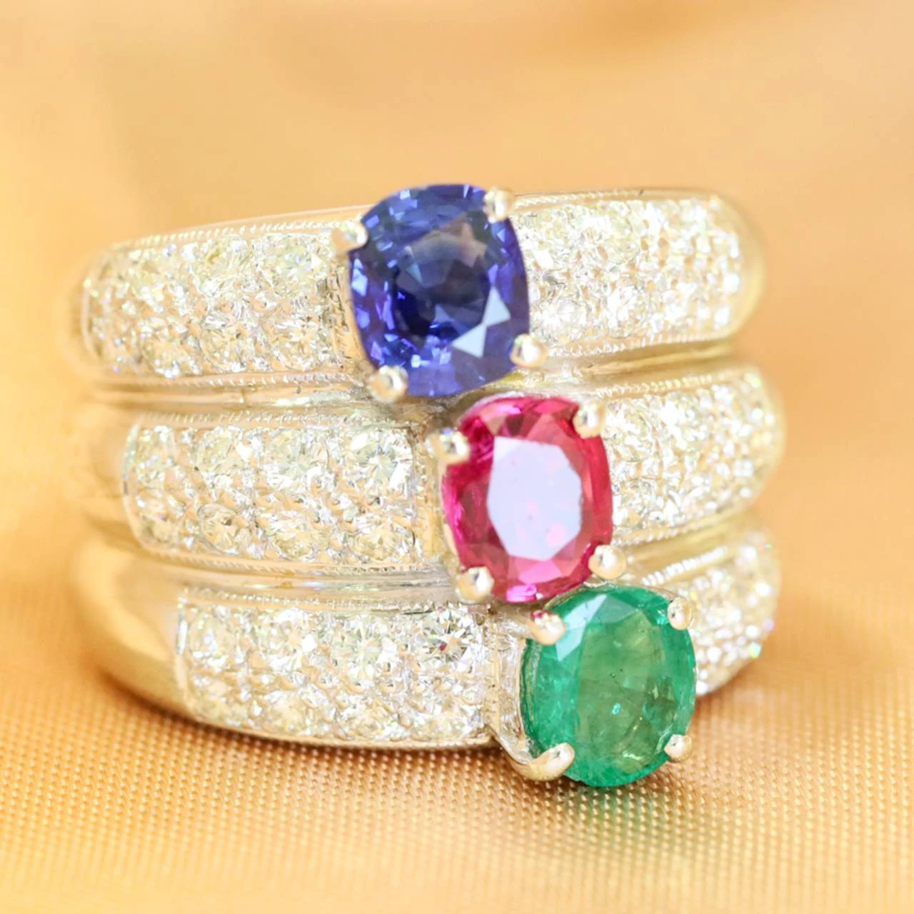 แหวนทองคำขาวแท้ประดับอัญมณี 3 สี 